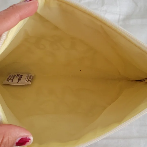 "So Kiss Me" make up bag clutch, NWT💗🎉🎊 - Picture 8 of 8